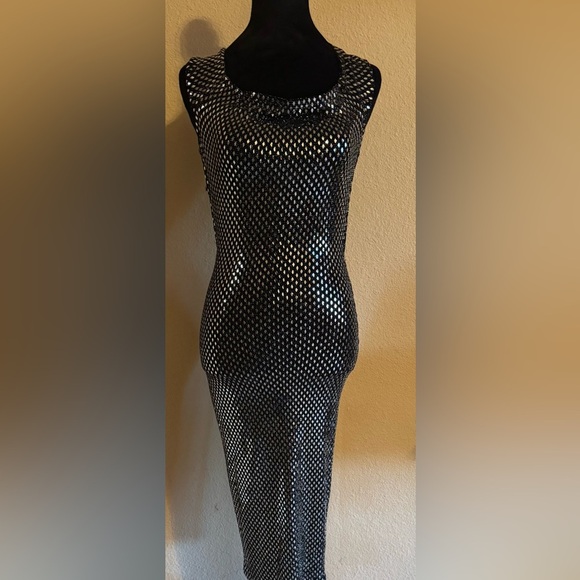 Codigo Dresses & Skirts - Codigo stretchy body con sequin dress
